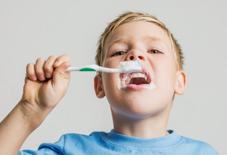 5 passos para cuidar da saúde bucal do seu filho